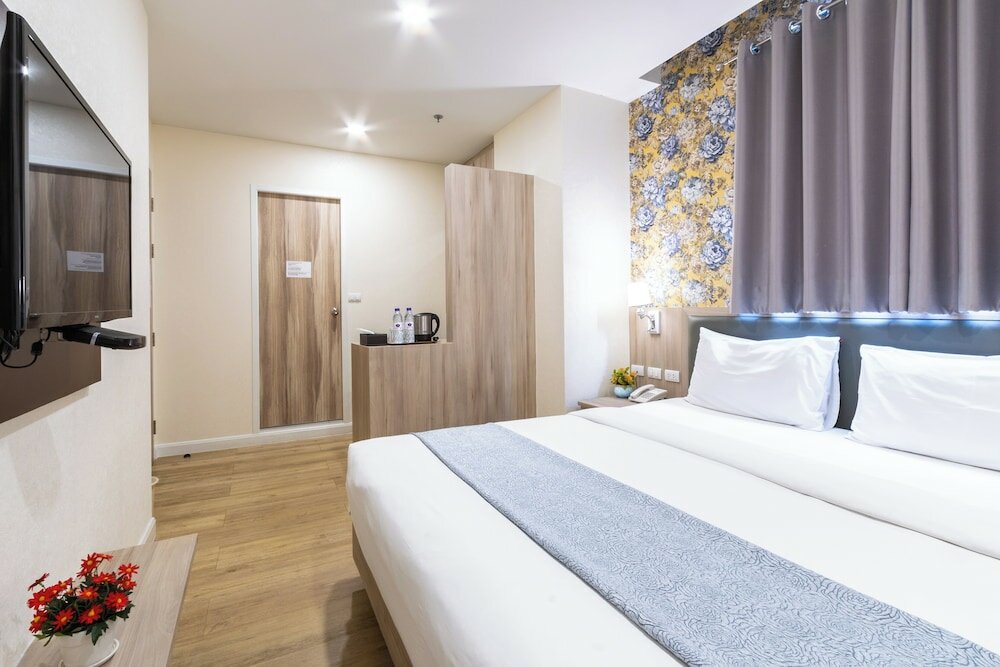 Фото Leela Orchid Hotel