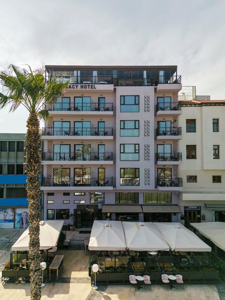 Фото Legacy Gastro Suites