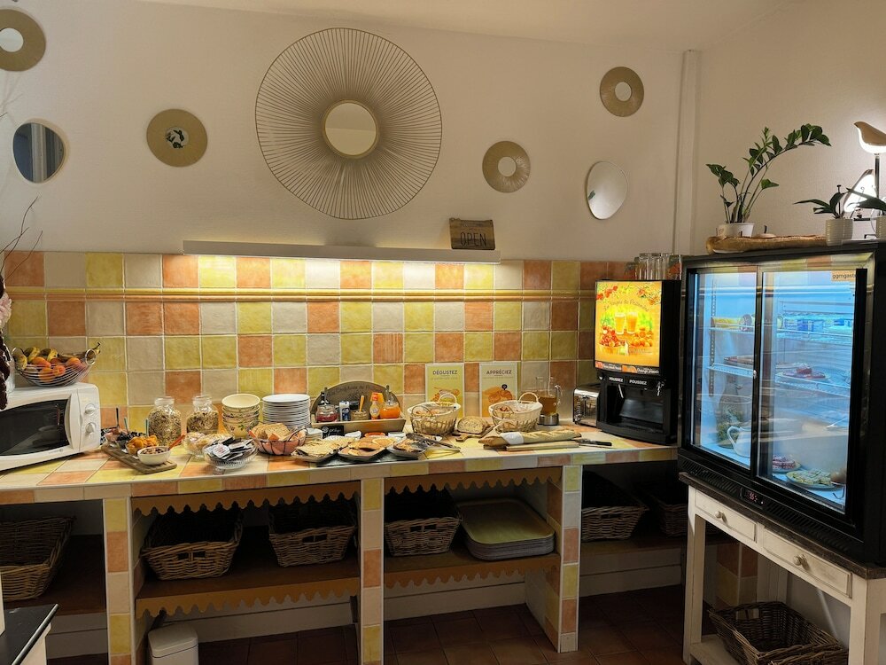 Фото Brit Hotel Des Grands Hommes Bordeaux Centre