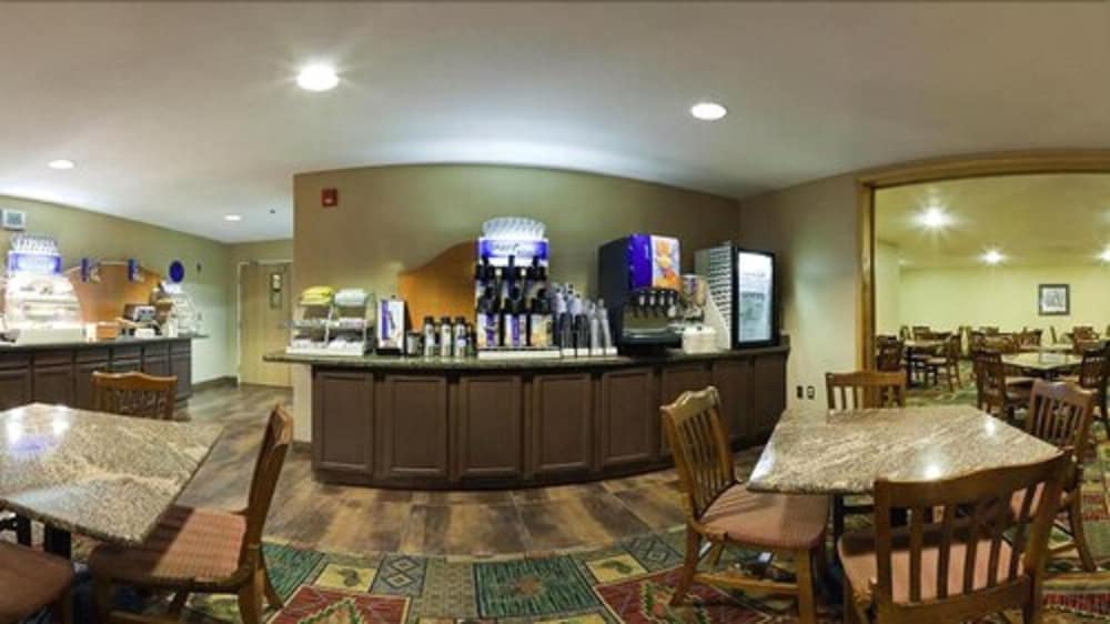 Фото Holiday Inn Express Hotel & Suites Raton, an Ihg Hotel