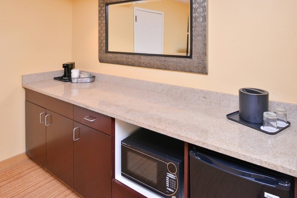 Фото Courtyard by Marriott Tampa North/I-75 Fletcher