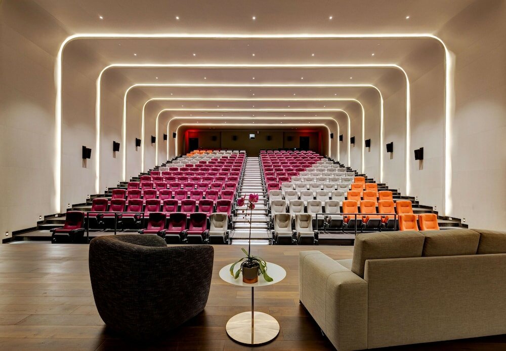 Фото Hotel X Toronto by Library Hotel Collection