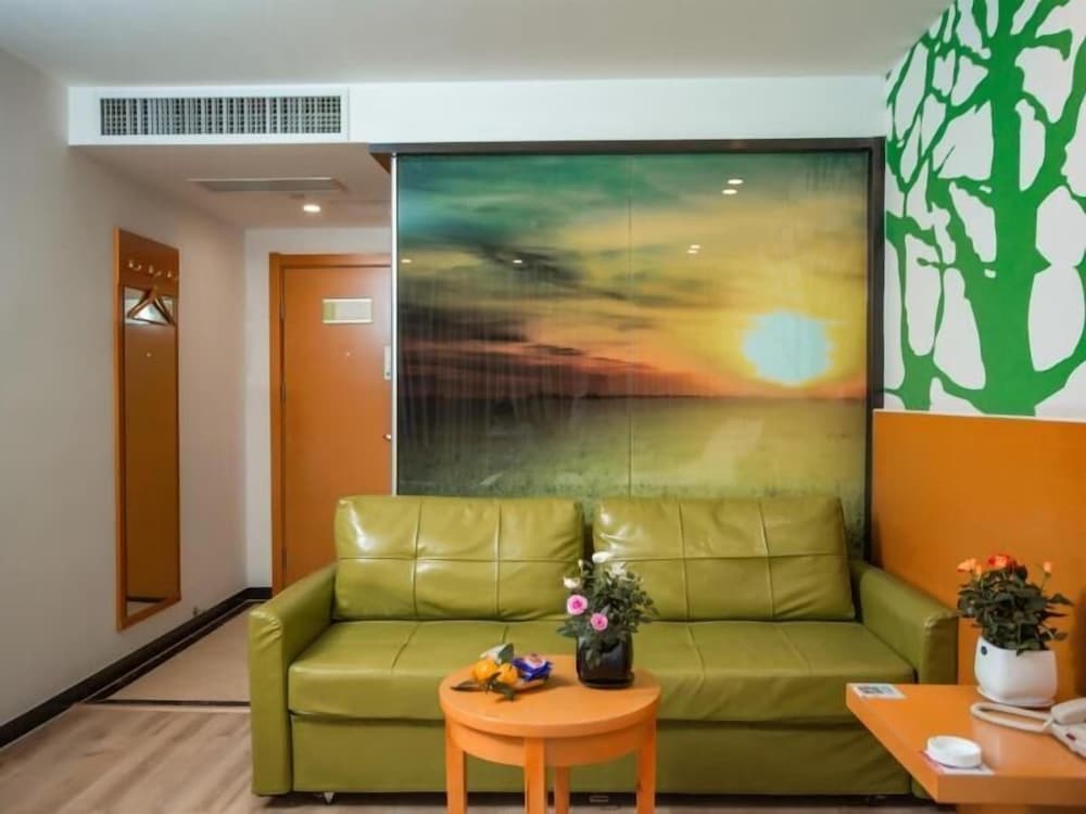 Фото Vatica ZaoZhuang TengZhou Railway Station Hotel