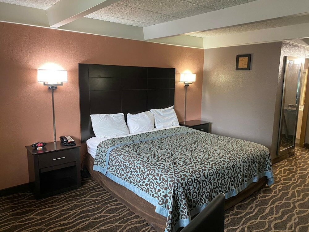 Фото Economy Inn North Randall