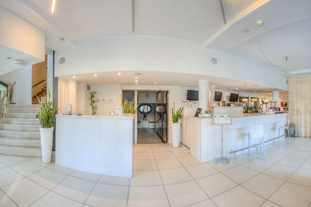 Фото Ferretti Beach Hotel