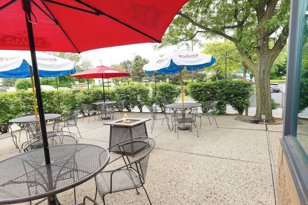 Фото Holiday Inn & Suites Chicago-Carol Stream