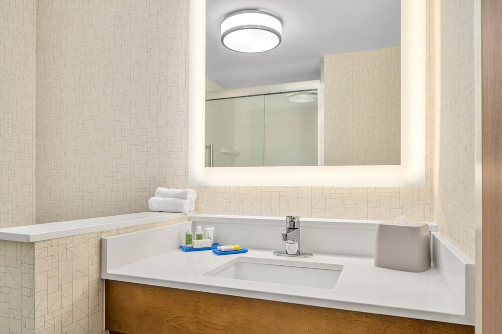 Фото Holiday Inn Express Ft. Lauderdale Cruise-Airport, an Ihg Hotel