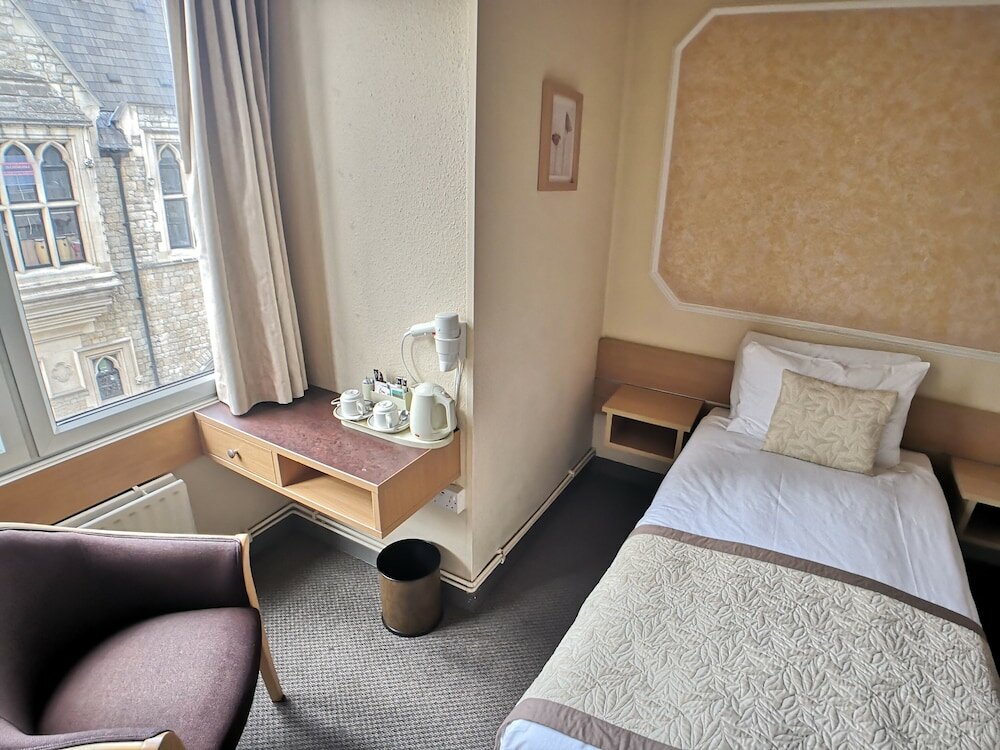 Фото Lancaster Hall Hotel