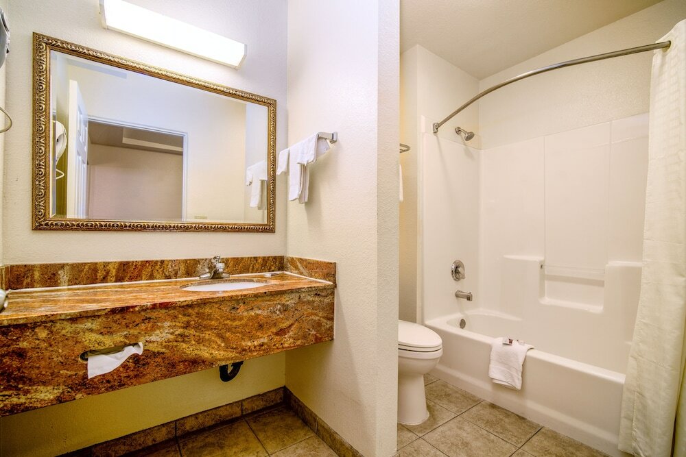 Фото Regency Inn & Suites