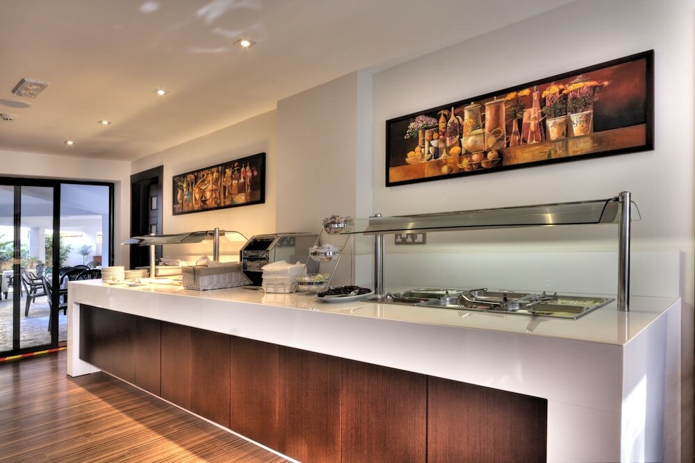 Фото Livadhiotis City Hotel