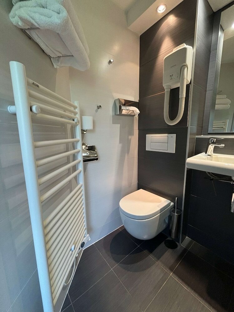 Фото Kyriad Bordeaux- Lormont