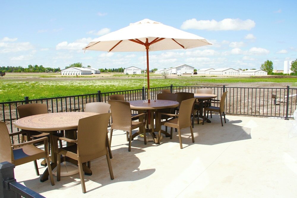 Фото Cobblestone Hotel & Suites – Devils Lake