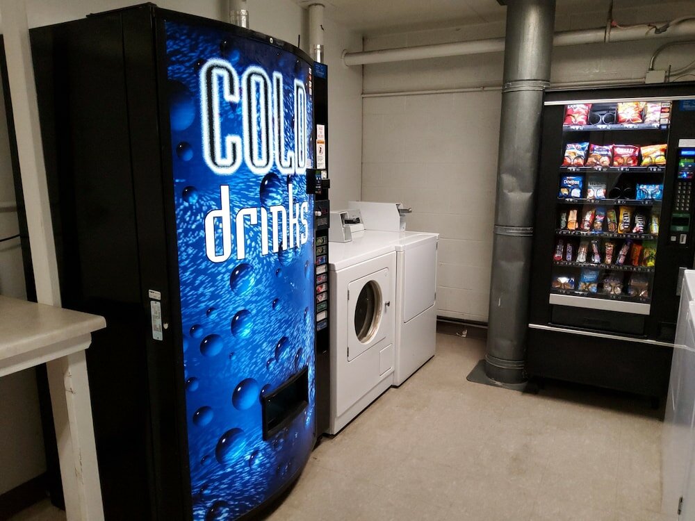 Фото Klopfenstein Inn and Suites