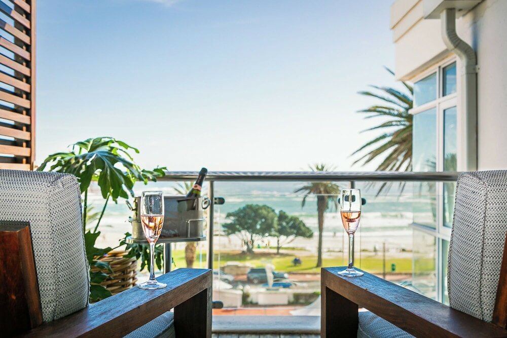 Фото The Bay Hotel