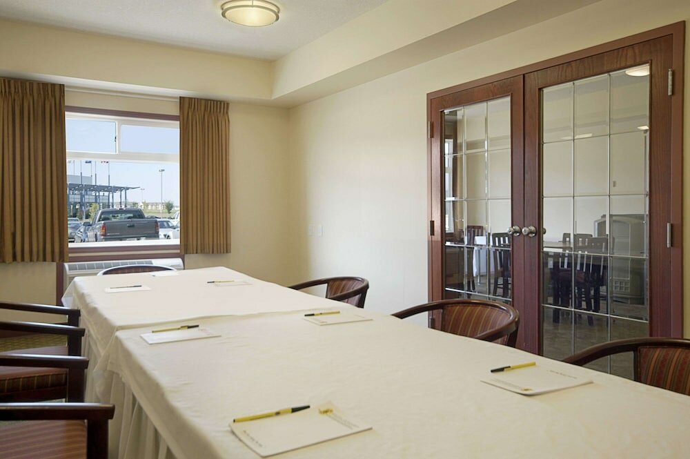 Фото Super 8 Fort Saskatchewan