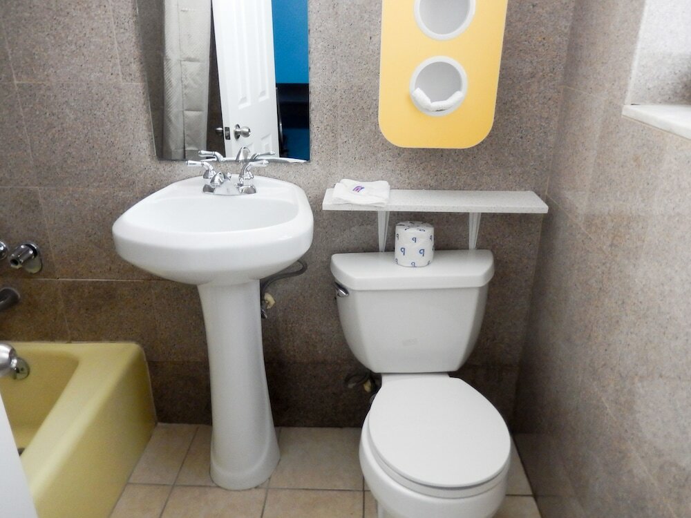 Фото Motel 6 Elmsford, Ny - White Plains