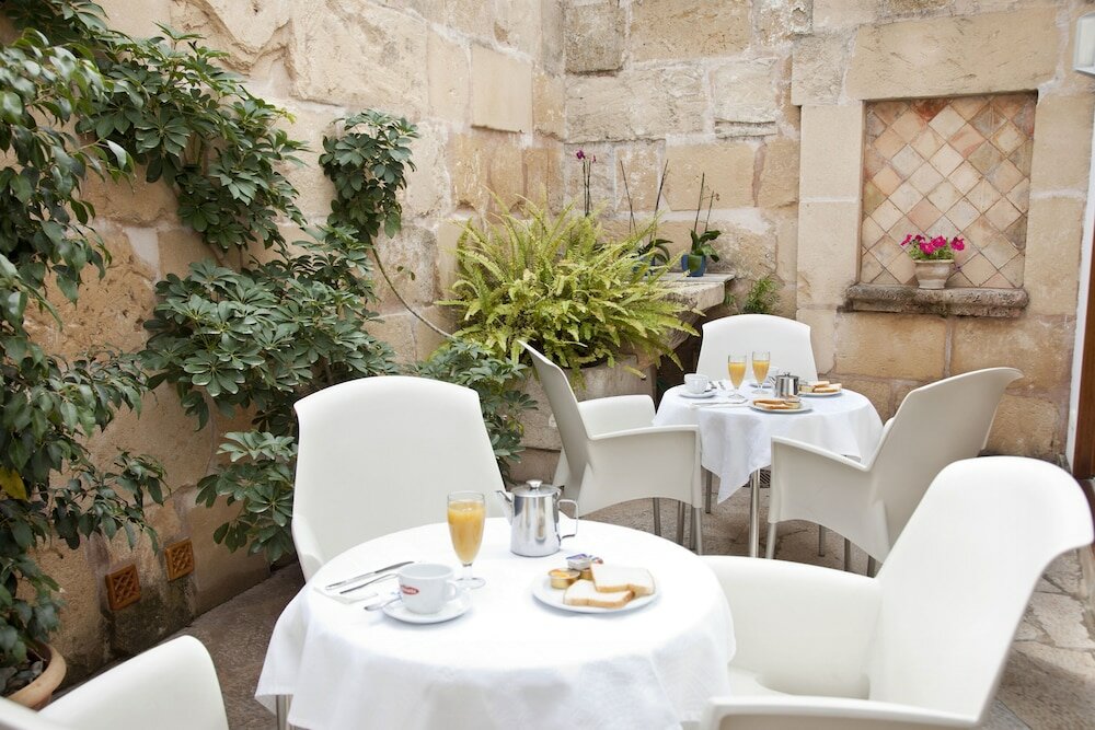 Фото L'Hostal hotel d'interior