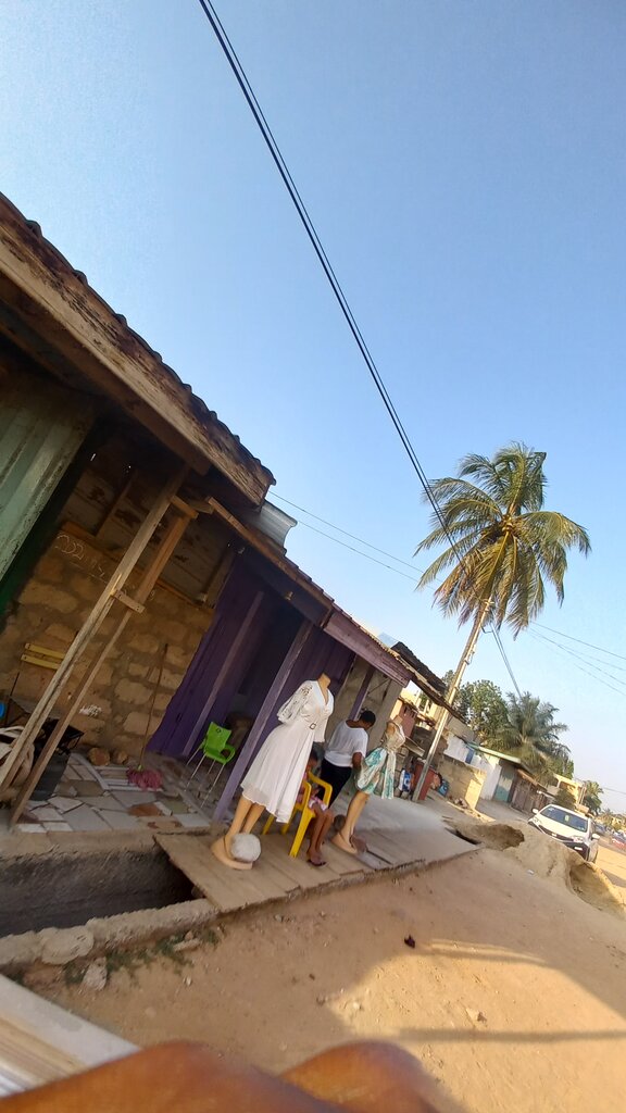 Second-hand shop In God We Trust Enterprise, Accra, photo