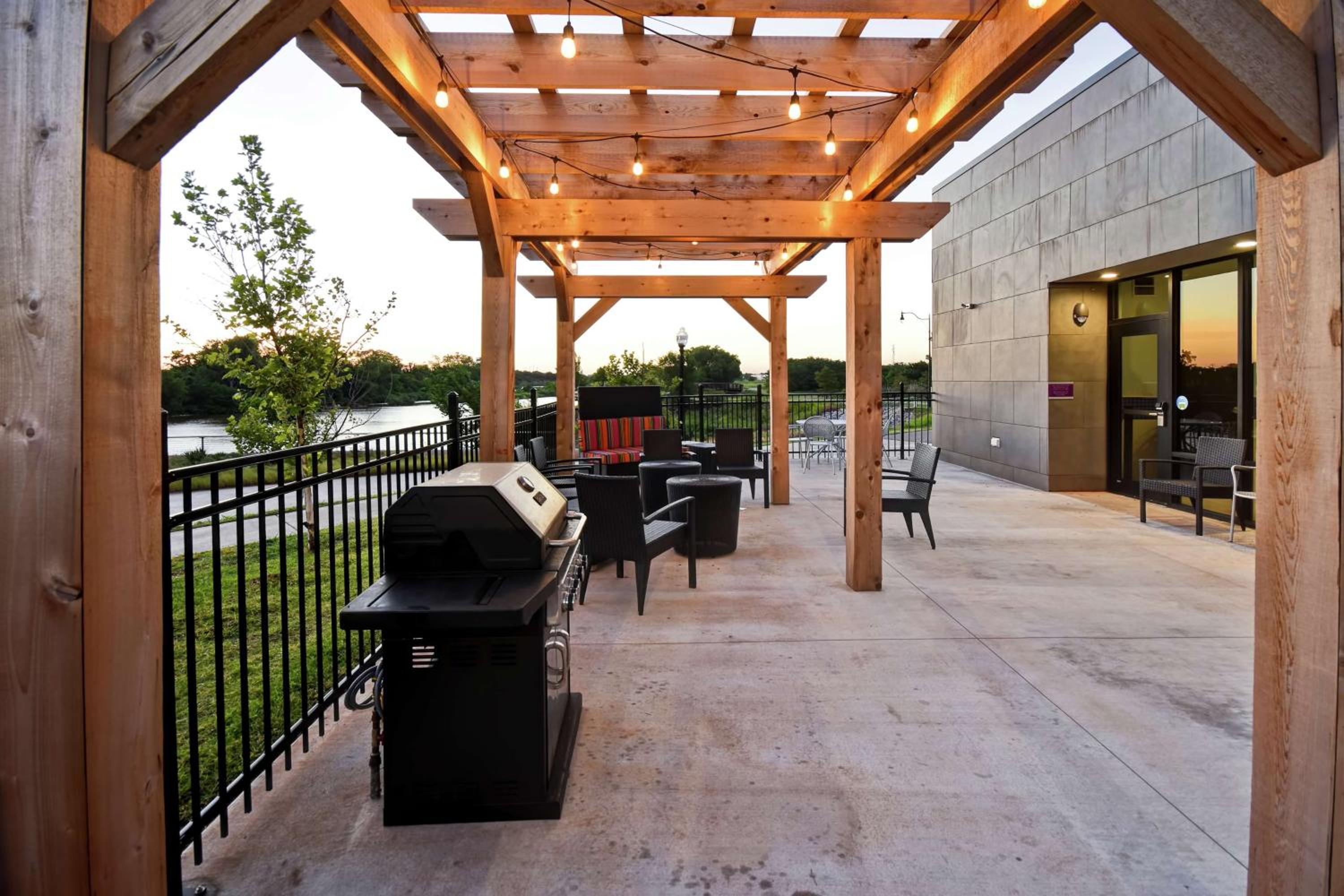 Фото Home2 Suites by Hilton Oklahoma City Airport