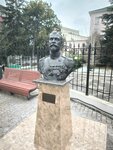 Bust of Nicholas II (Севастопольская улица, 21) ، نصب تذكاري للحرب، مقبرة جماعية