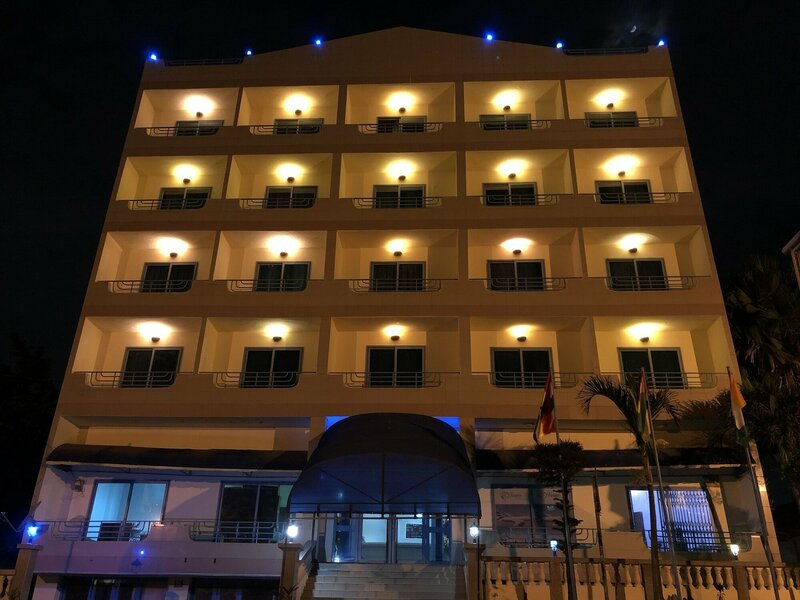 Гостиница Maple Leaf Hotel