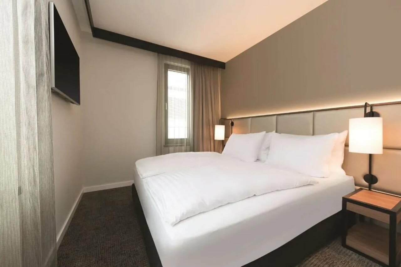 Фото Adina Apartment Hotel Frankfurt Westend