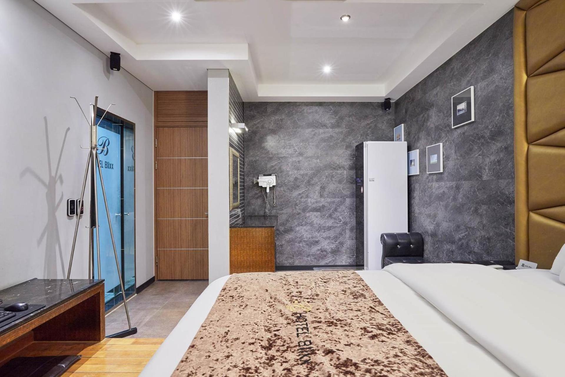 Фото 33555716610