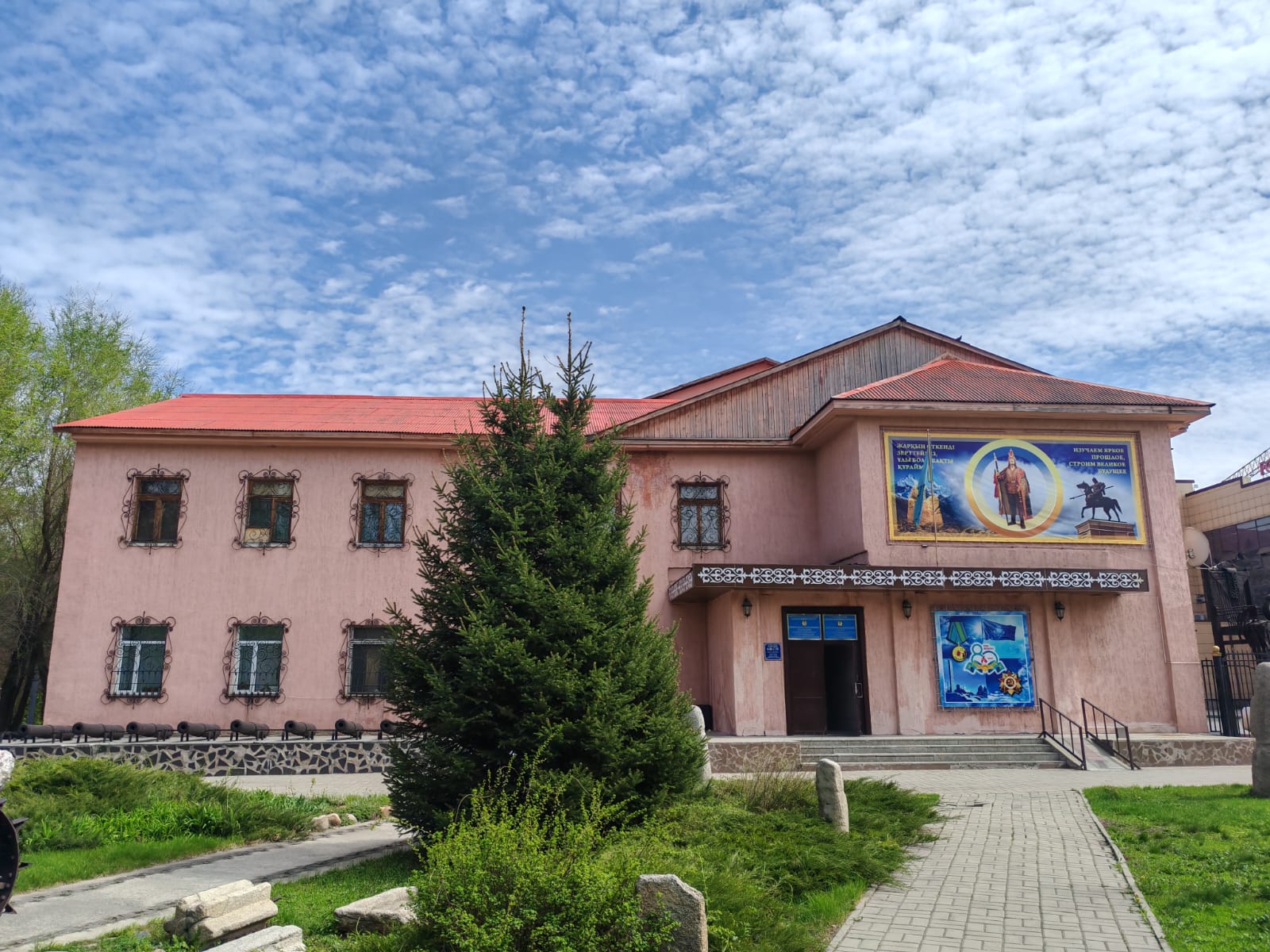 Лиза Энн түрмедегі қатыгез порно