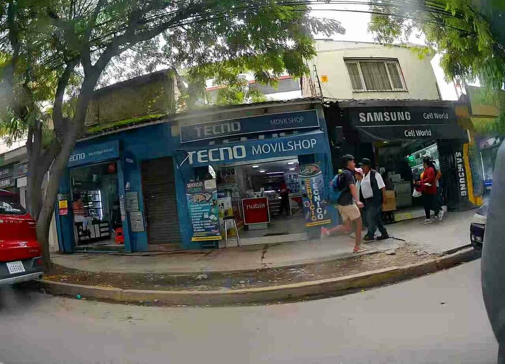 Electronics store Cell World II, Cochabamba, photo