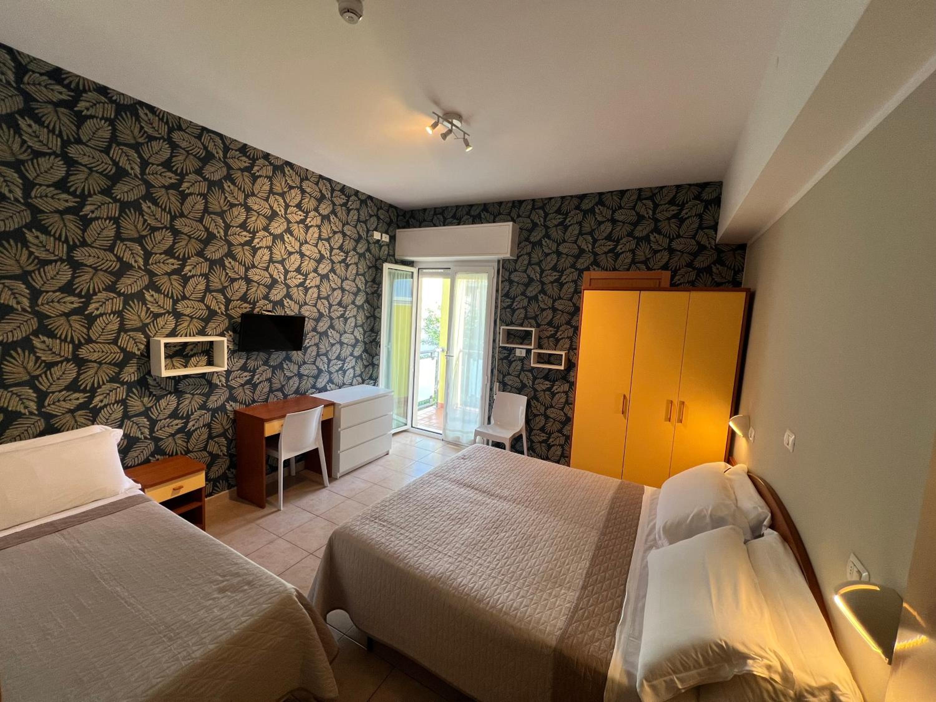 Фото Hotel Lotus