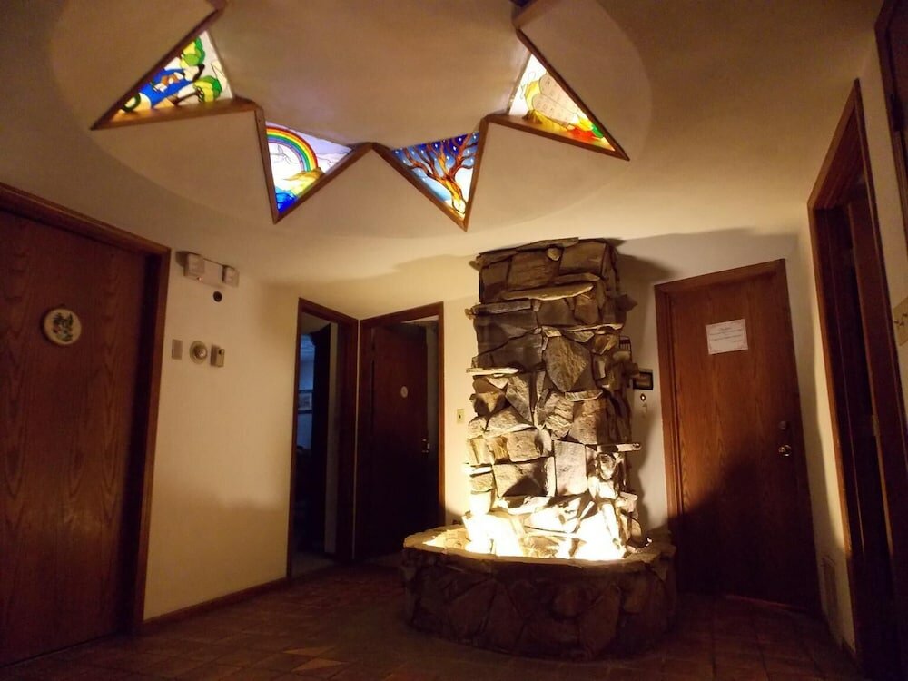 Фото 7 Gables Inn & Suites