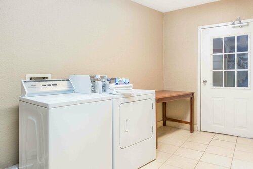 Гостиница Howard Johnson by Wyndham Historic Lake Charles в Лейк-Чарльзе