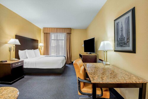 Гостиница La Quinta Inn & Suites by Wyndham Mt. Laurel - Philadelphia