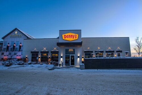 Гостиница Sandman Signature Edmonton South Hotel в Эдмонтоне
