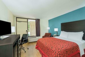 Гостиница Days Inn by Wyndham Raleigh Midtown