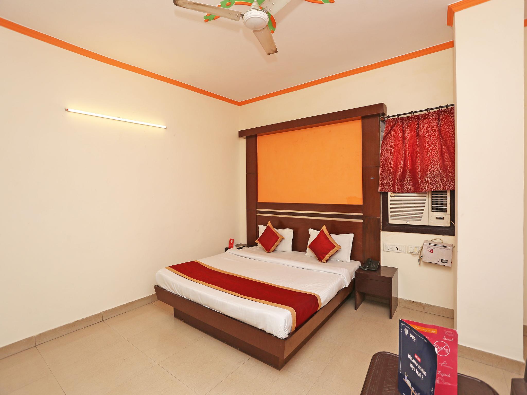 Фото Oyo 9726 Hotel Aura Palace Deluxe