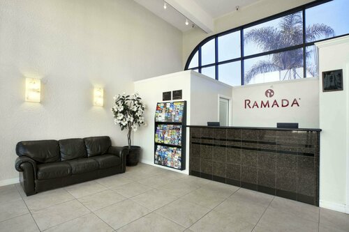 Гостиница Ramada by Wyndham Oceanside в Оушенсайде