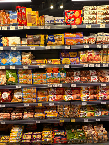 Fabrikadan yalangoch xonandalar surati