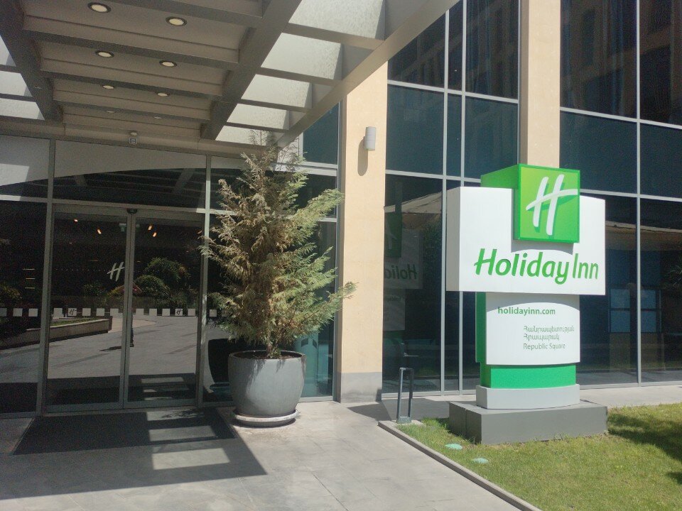 Фото Holiday Inn Yerevan Republic Square