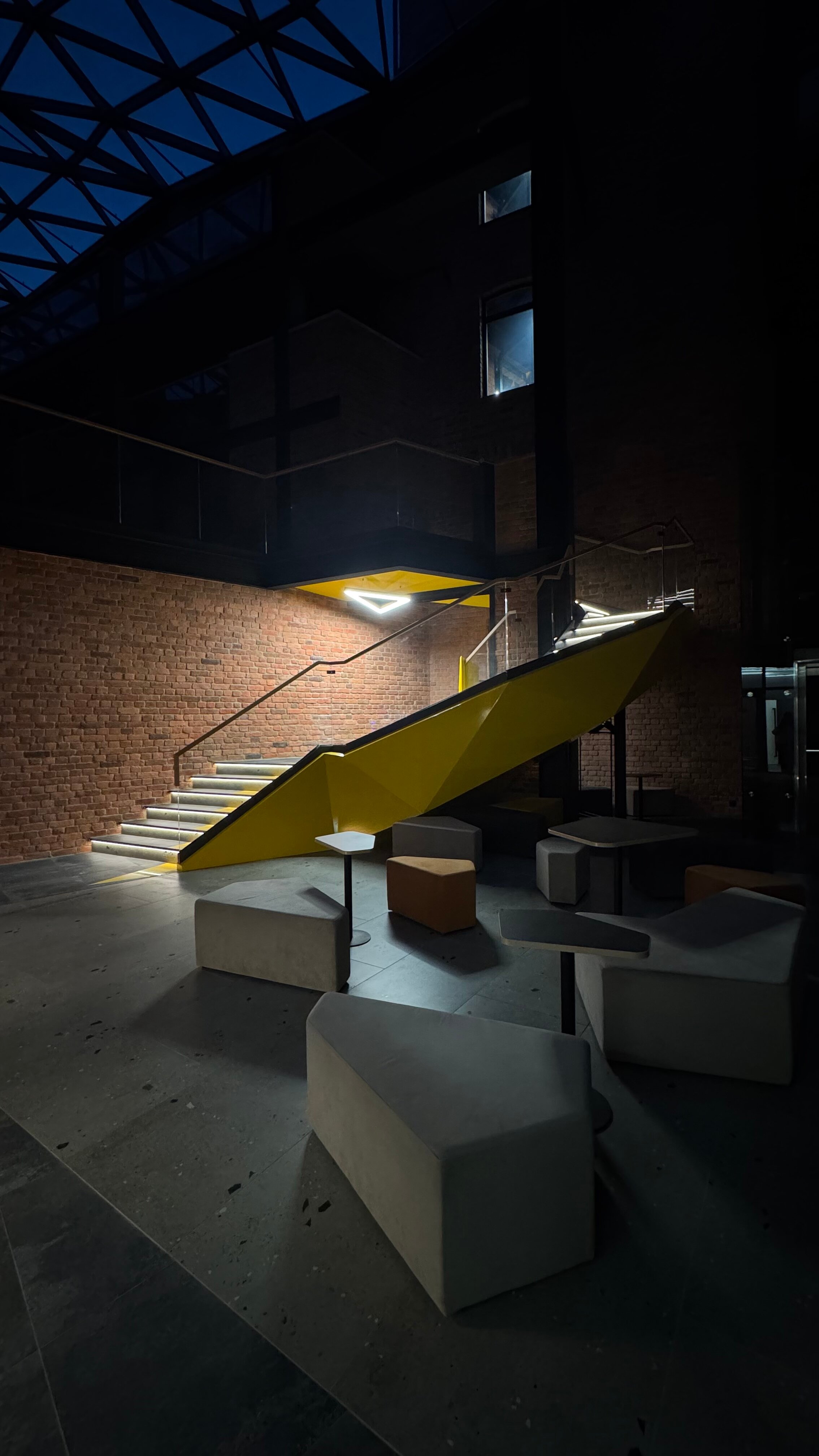 Фото IzzziUP Community L&c