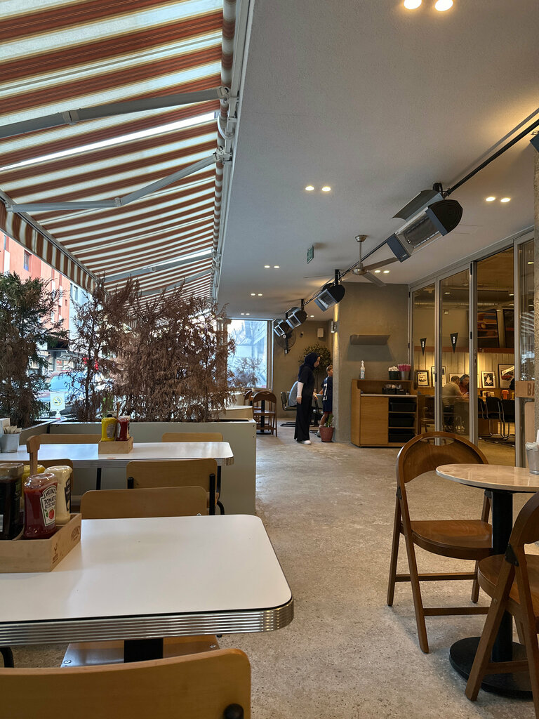 Restaurant Barto's Burger Place, Istanbul, photo