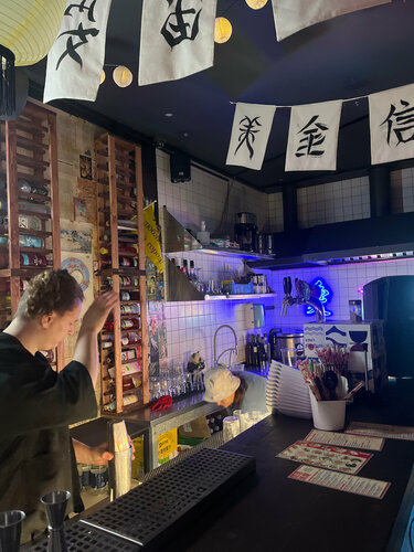 Қыздар жағажайда