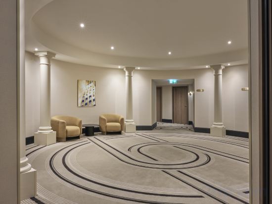 Фото Hilton Antwerp Old Town