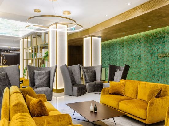 Фото Emerald Hotel & Suites 