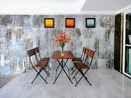 Фото Golden Lotus Hotel