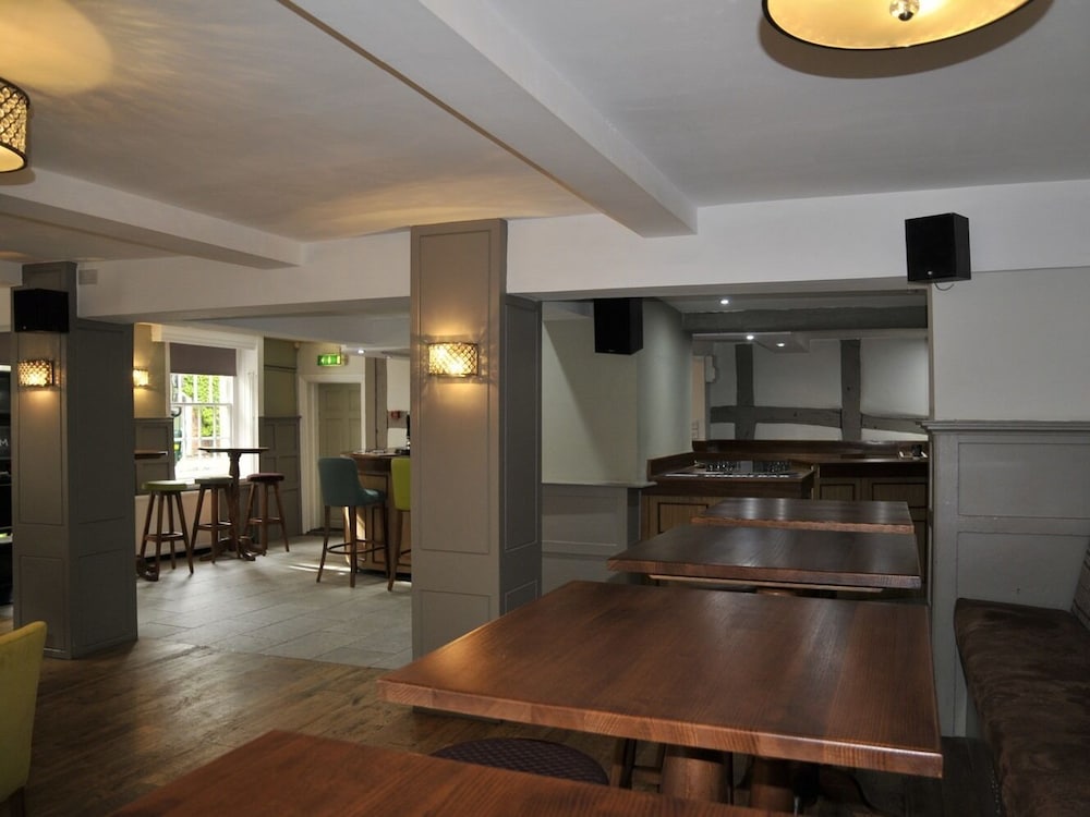 Фото The Coach Hotel