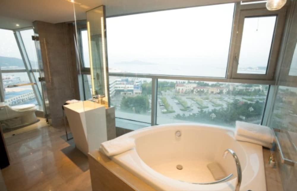 Фото DoubleTree by Hilton Weihai