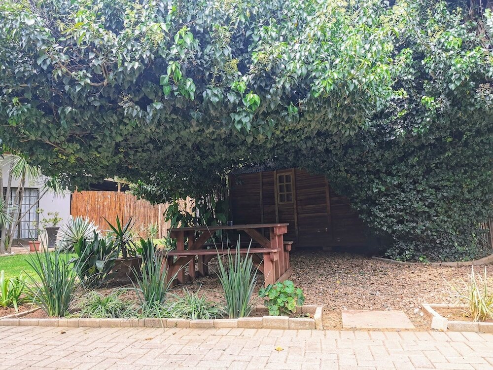 Фото Aerotropolis Guest Lodge