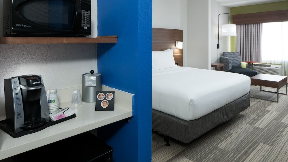 Фото Holiday Inn Express & Suites Orlando at SeaWorld, an Ihg Hotel