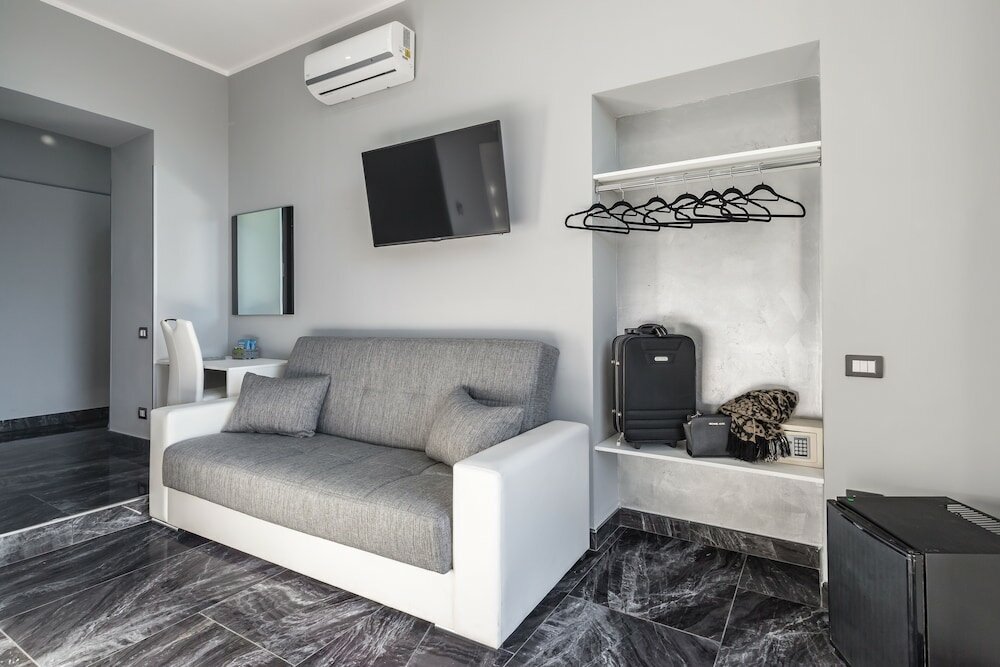 Фото Hotel Bella Napoli Suites